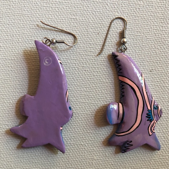 Funky fish lightweight dangle earrings purple - Picture 3 of 7